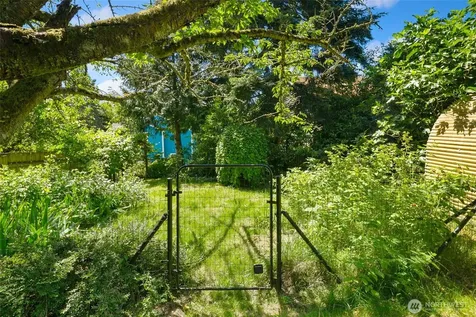 10045 10th Avenue SW Seattle WA 98146