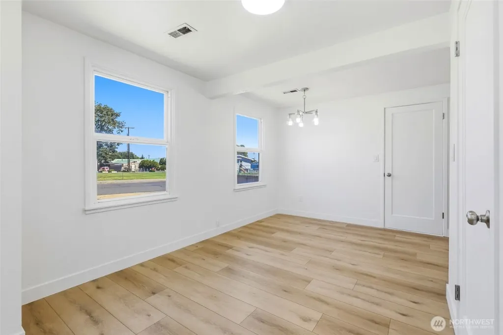 1002 W Pearl Street Pasco WA 99301