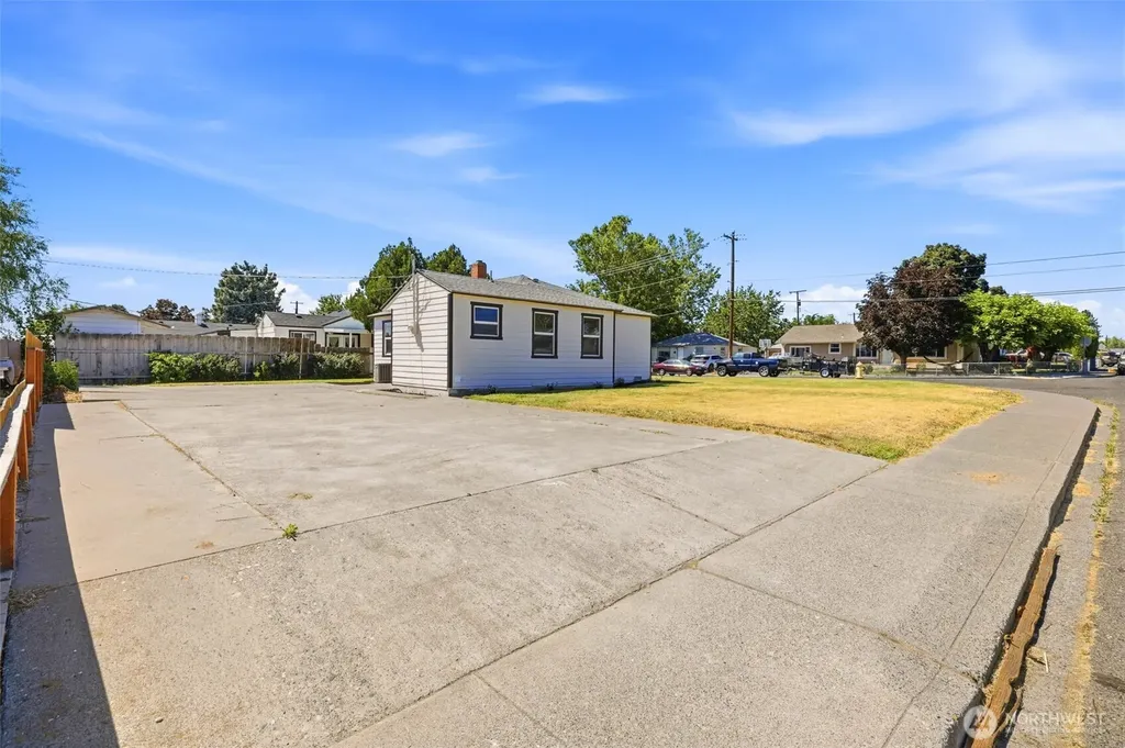 1002 W Pearl Street Pasco WA 99301