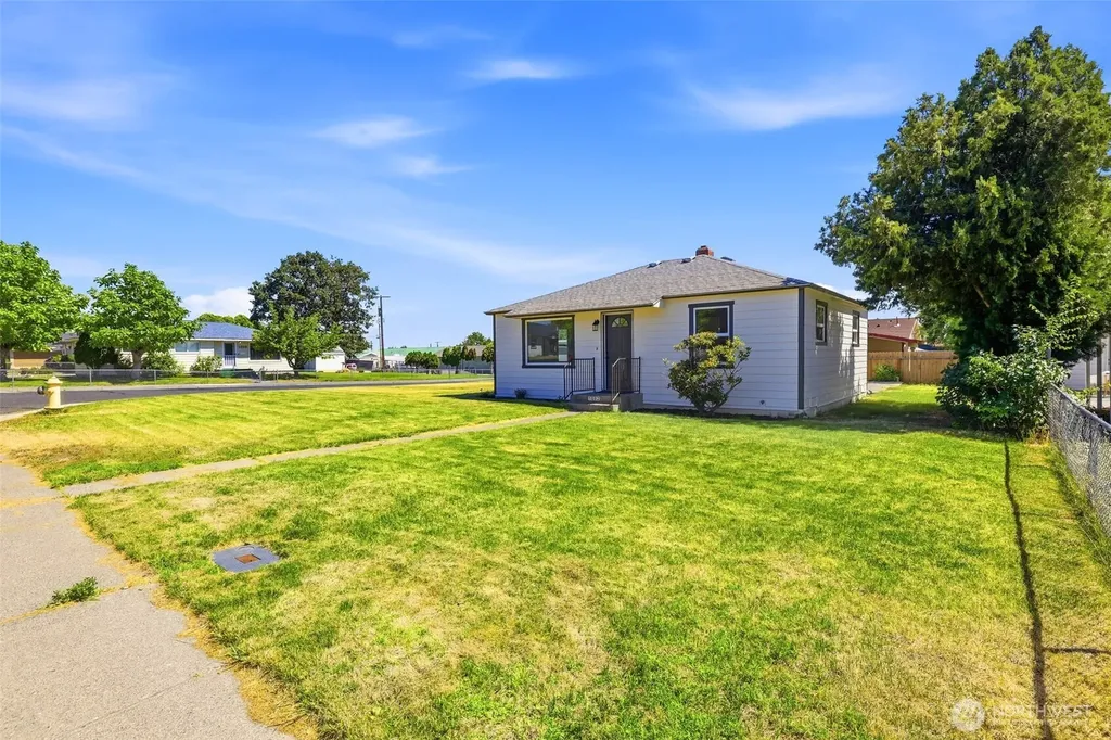 1002 W Pearl Street Pasco WA 99301