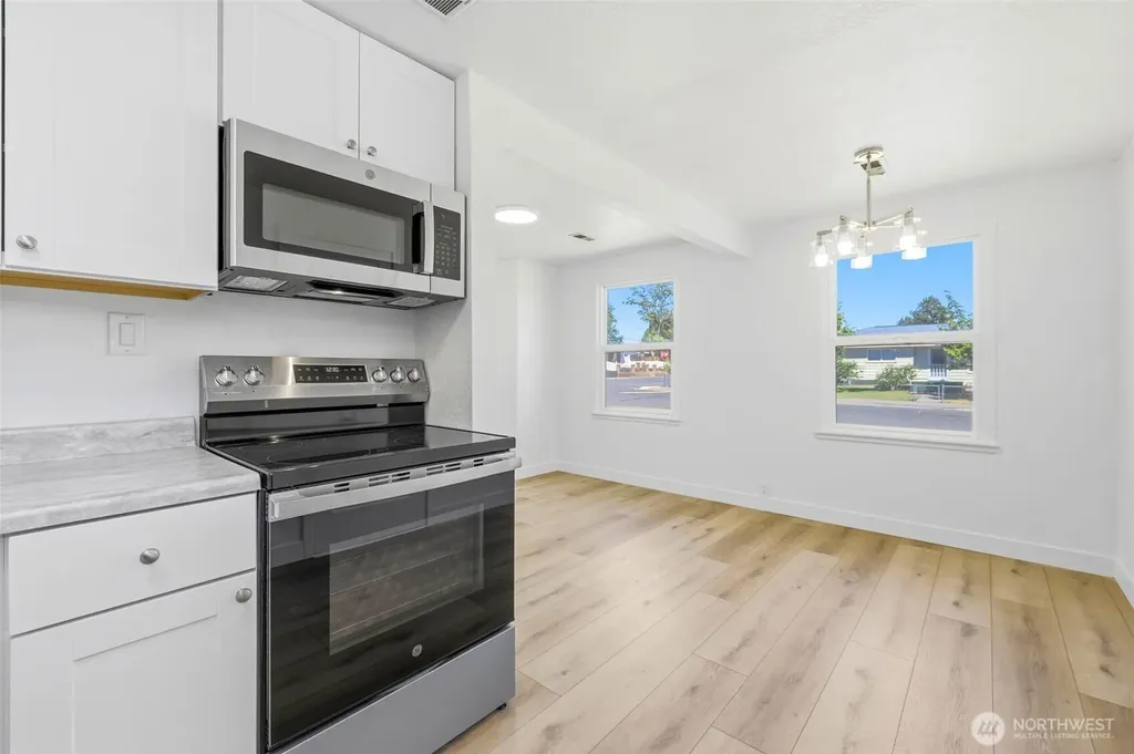 1002 W Pearl Street Pasco WA 99301