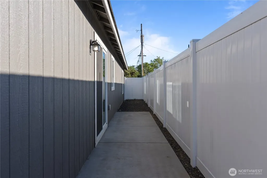 1325 Shaw Street Moses Lake WA 98837