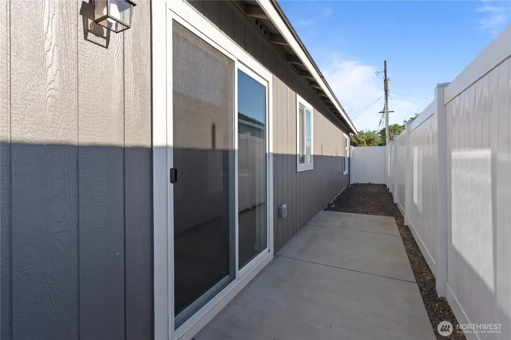 1325 Shaw Street Moses Lake WA 98837