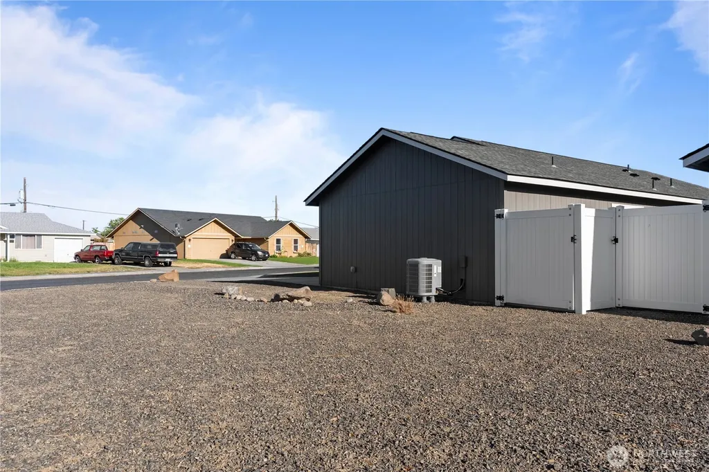 1325 Shaw Street Moses Lake WA 98837