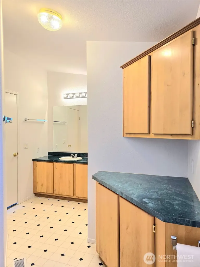 509 E Pacific Avenue Westport WA 98595