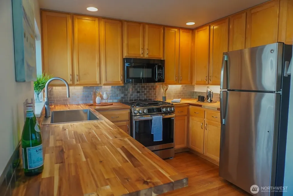 9426 Linden Avenue N Seattle WA 98103