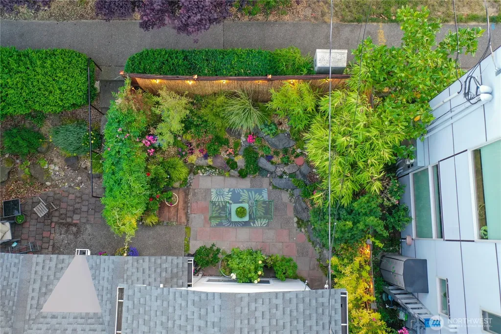 9426 Linden Avenue N Seattle WA 98103