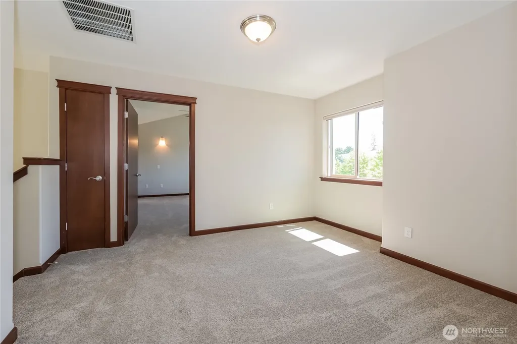 2406 43rd Avenue SE Puyallup WA 98374