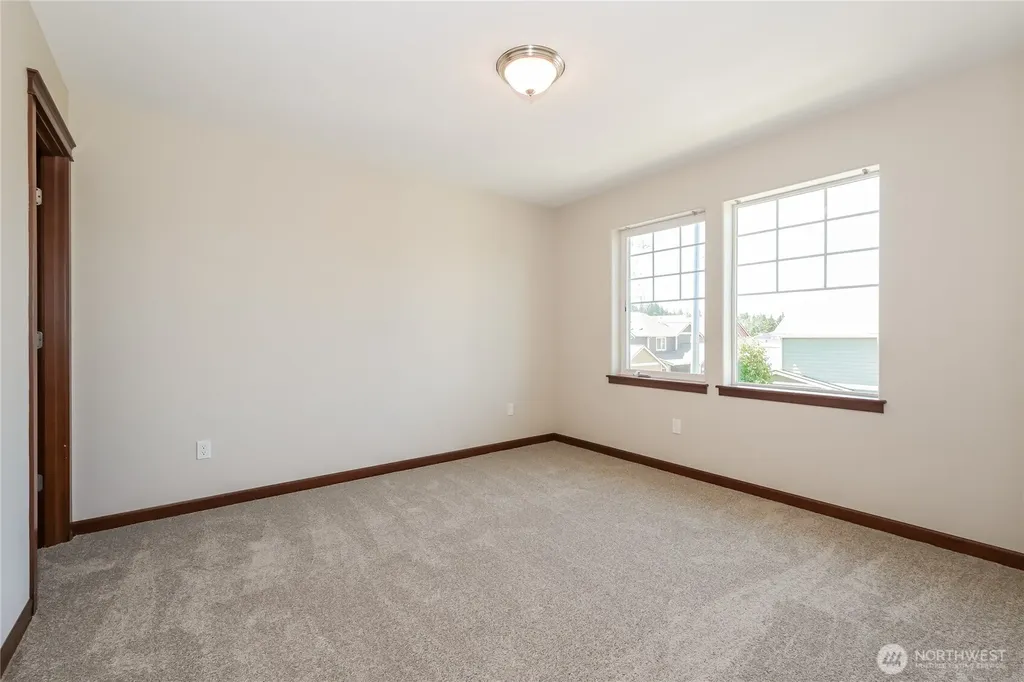 2406 43rd Avenue SE Puyallup WA 98374