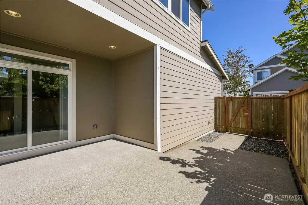 2406 43rd Avenue SE Puyallup WA 98374