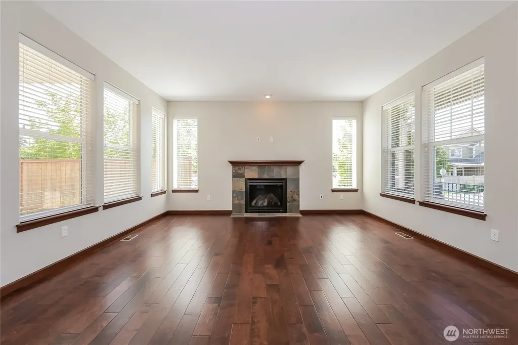 2406 43rd Avenue SE Puyallup WA 98374