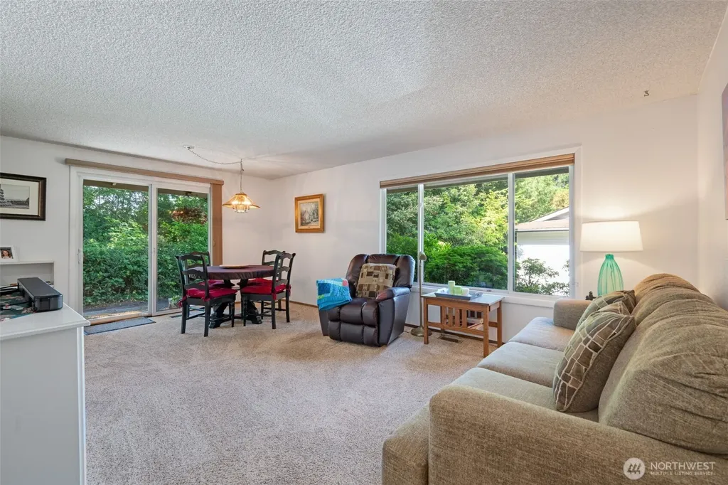 24832 12th Avenue S Des Moines WA 98198