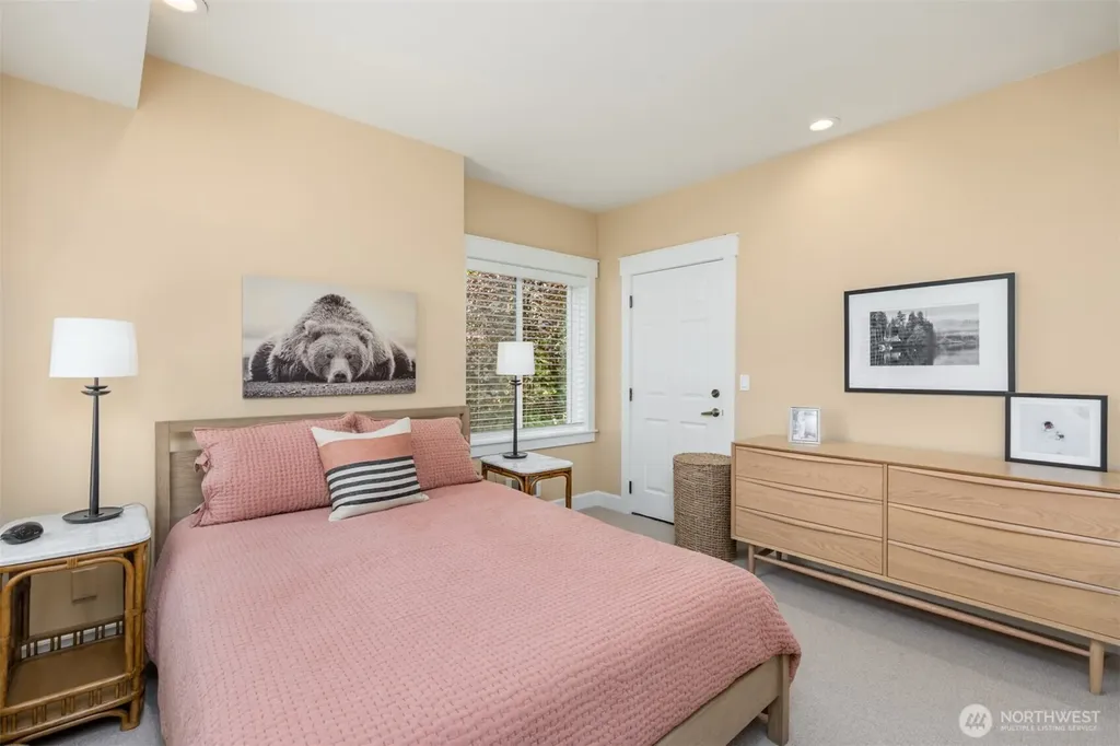470 Wood Avenue SW Bainbridge Island WA 98110