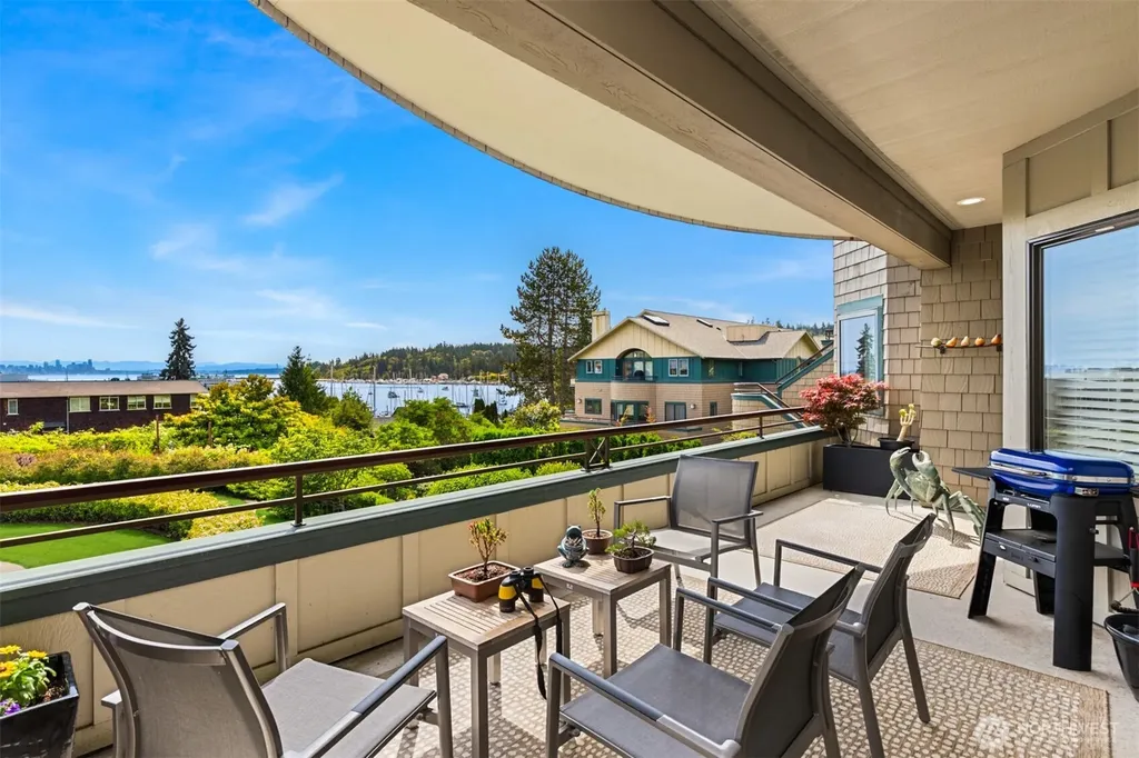 470 Wood Avenue SW Bainbridge Island WA 98110