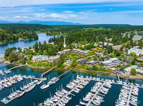 470 Wood Avenue SW Bainbridge Island WA 98110