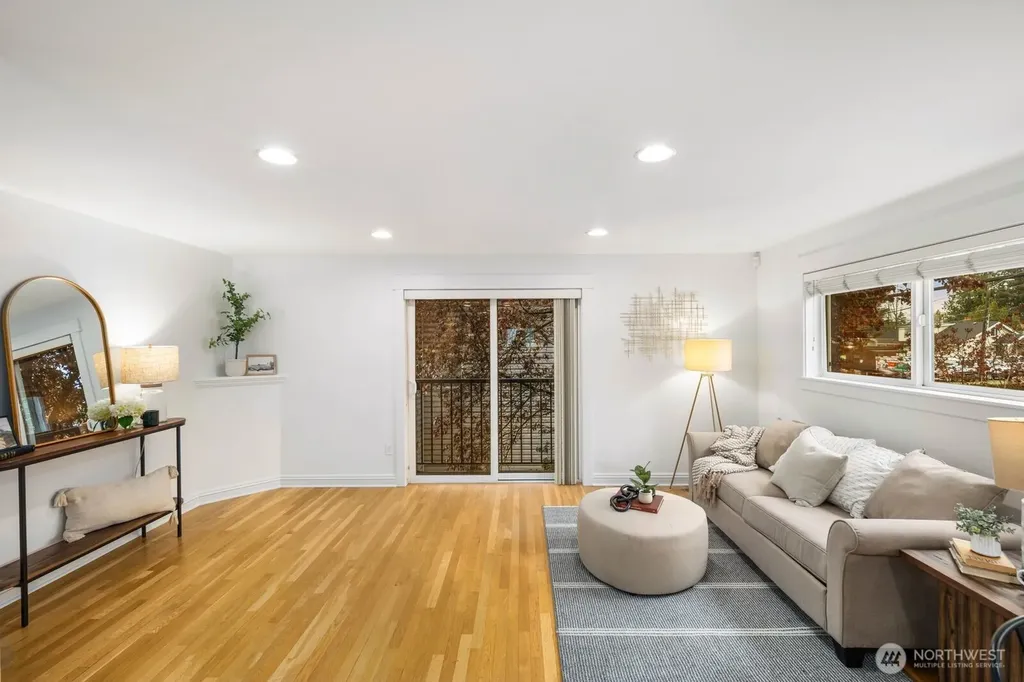 337 N 105th Street Seattle WA 98133