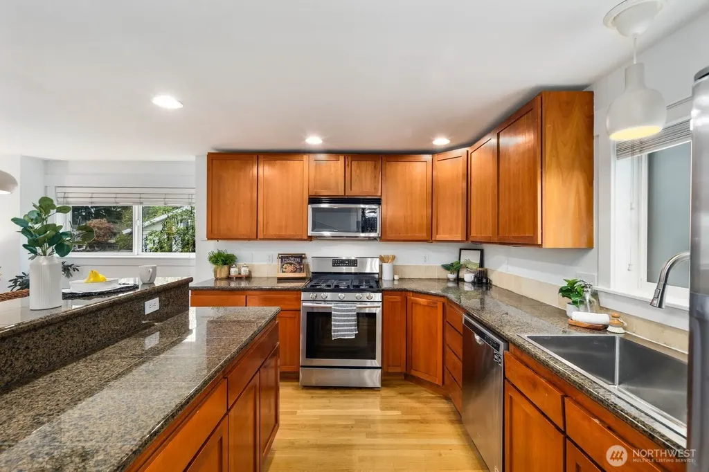 337 N 105th Street Seattle WA 98133