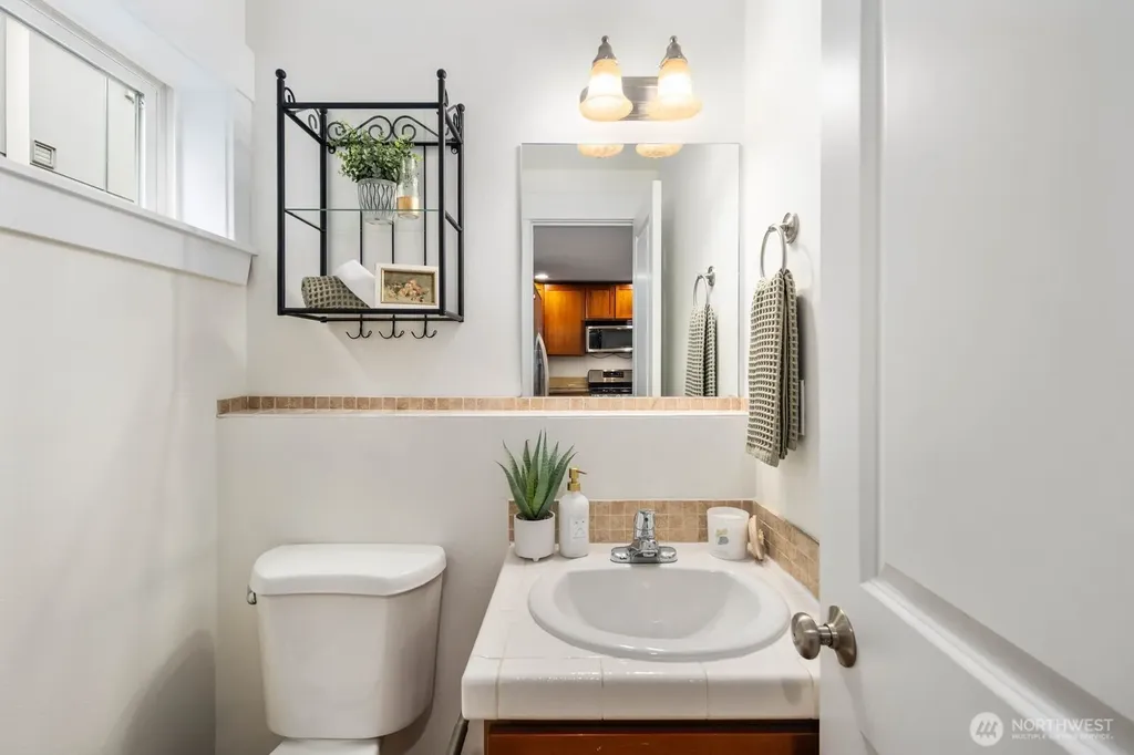 337 N 105th Street Seattle WA 98133