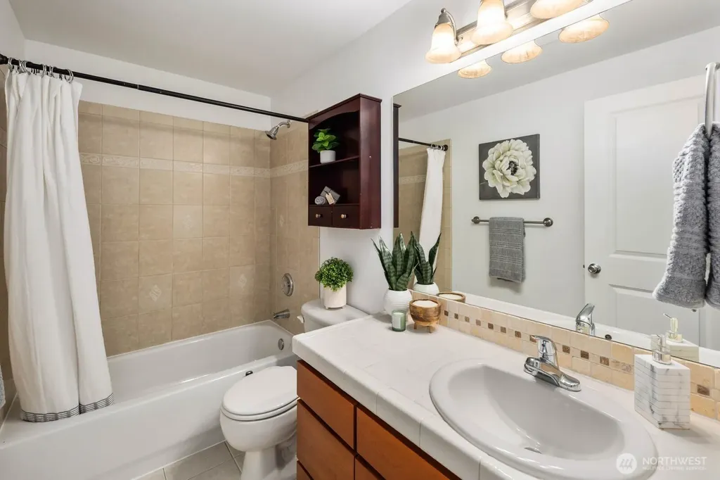 337 N 105th Street Seattle WA 98133