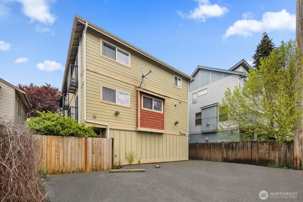 337 N 105th Street Seattle WA 98133