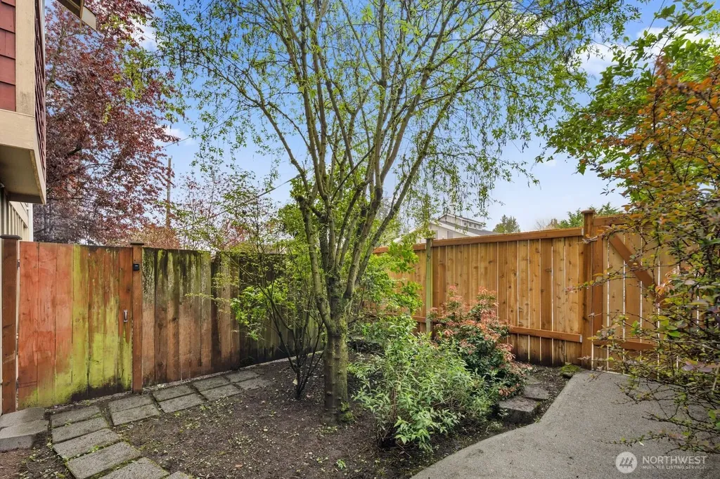 337 N 105th Street Seattle WA 98133