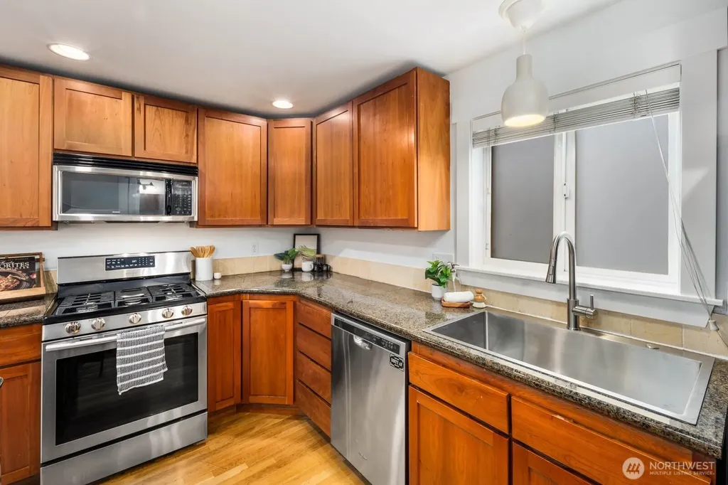337 N 105th Street Seattle WA 98133