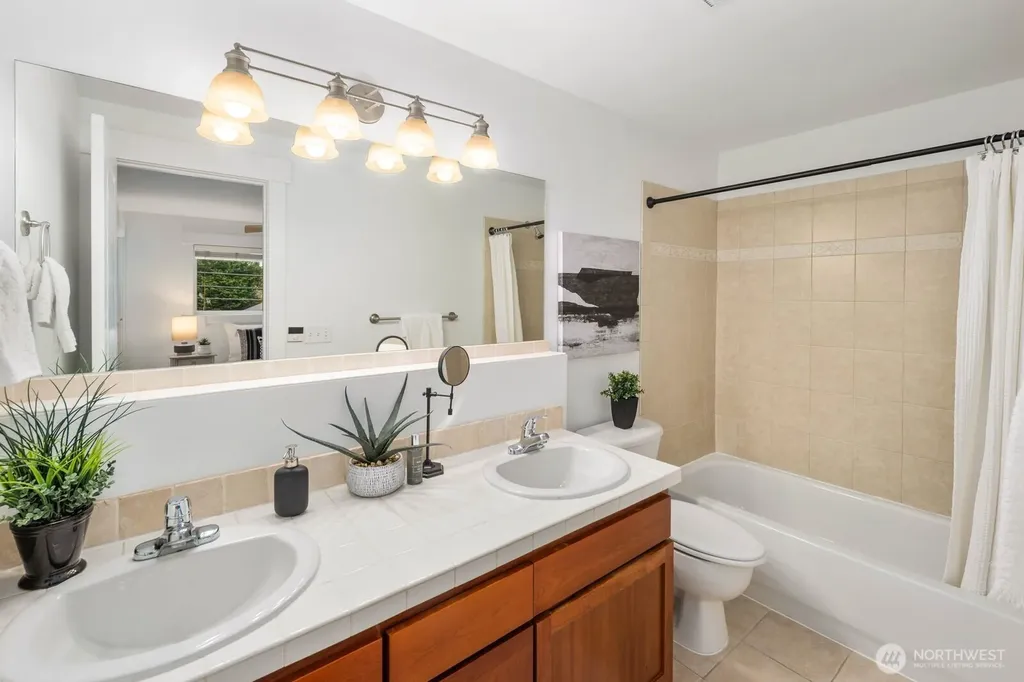 337 N 105th Street Seattle WA 98133