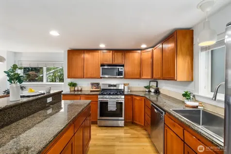337 N 105th Street Seattle WA 98133