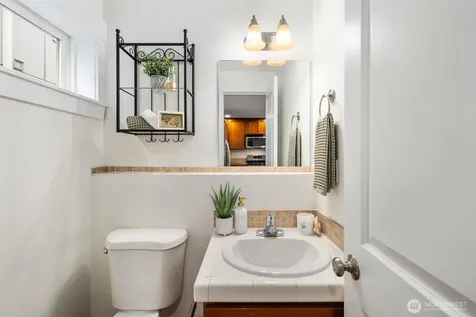 337 N 105th Street Seattle WA 98133