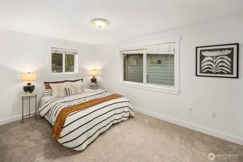 337 N 105th Street Seattle WA 98133
