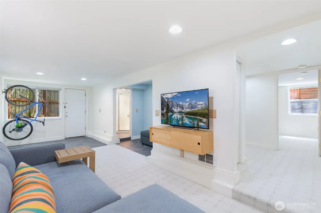 9440 35th Avenue SW Seattle WA 98126