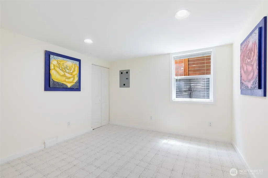 9440 35th Avenue SW Seattle WA 98126