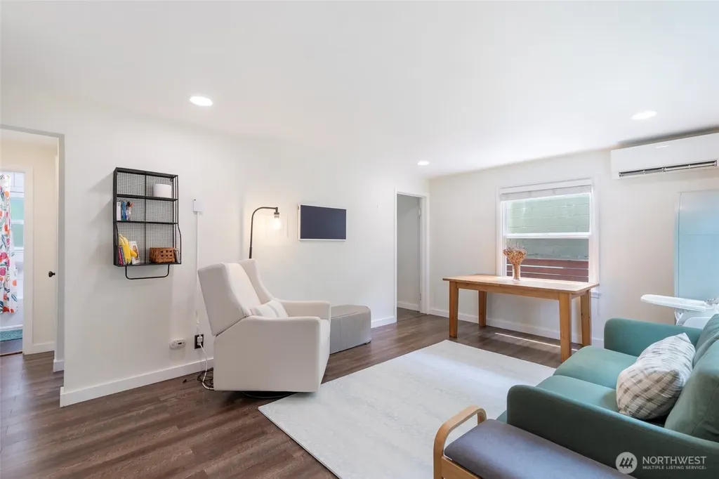 9440 35th Avenue SW Seattle WA 98126