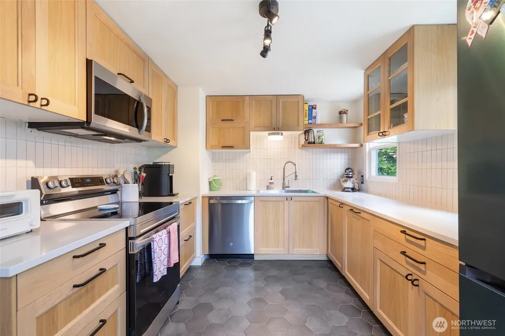 9440 35th Avenue SW Seattle WA 98126