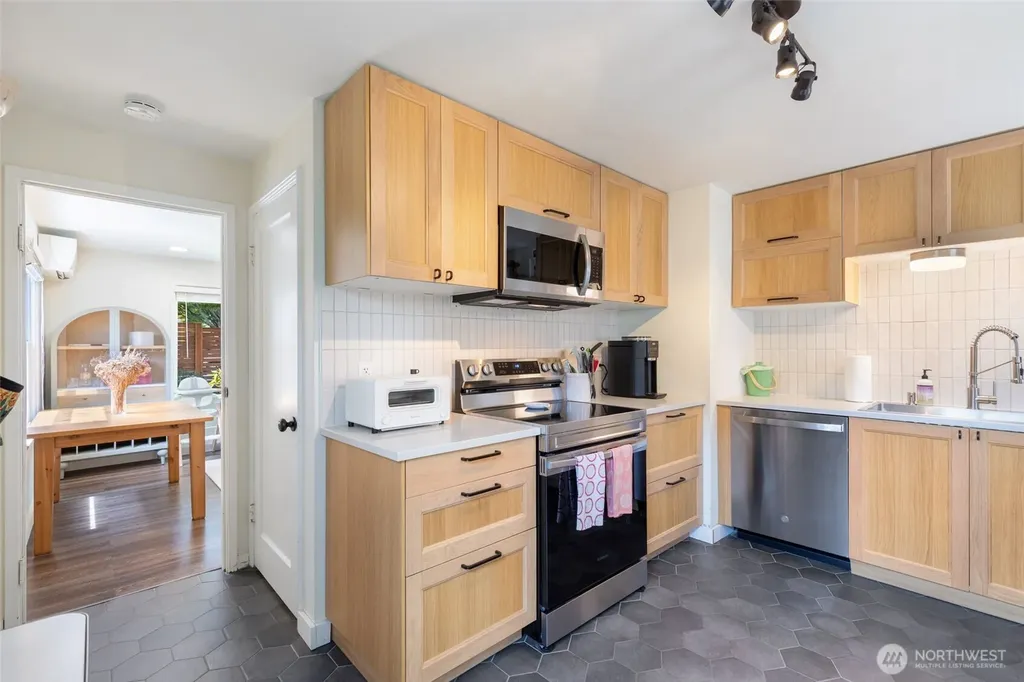 9440 35th Avenue SW Seattle WA 98126