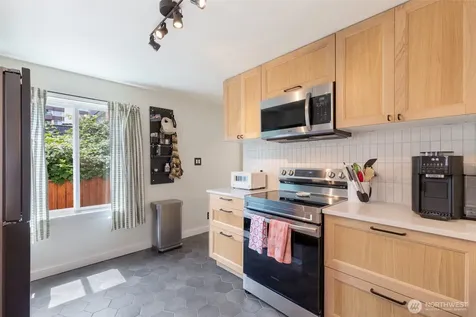 9440 35th Avenue SW Seattle WA 98126