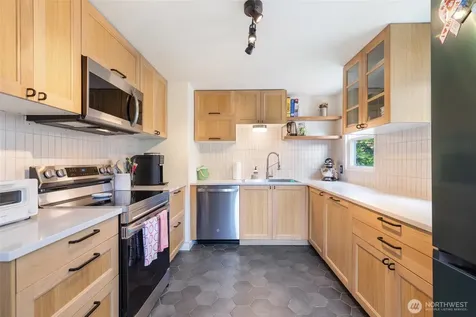 9440 35th Avenue SW Seattle WA 98126