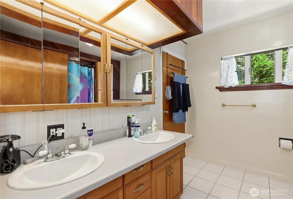 305 S 35th Street Tacoma WA 98418