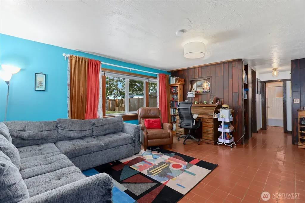 305 S 35th Street Tacoma WA 98418