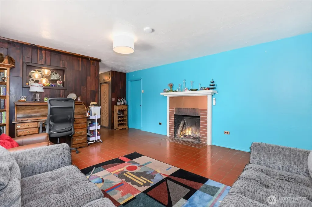 305 S 35th Street Tacoma WA 98418