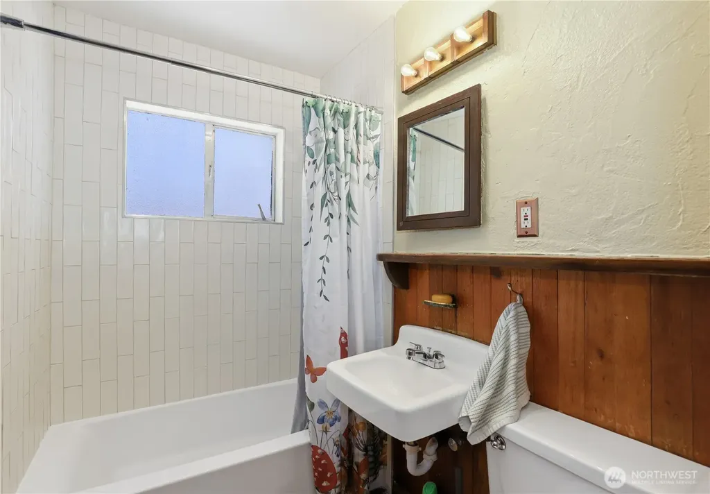 305 S 35th Street Tacoma WA 98418