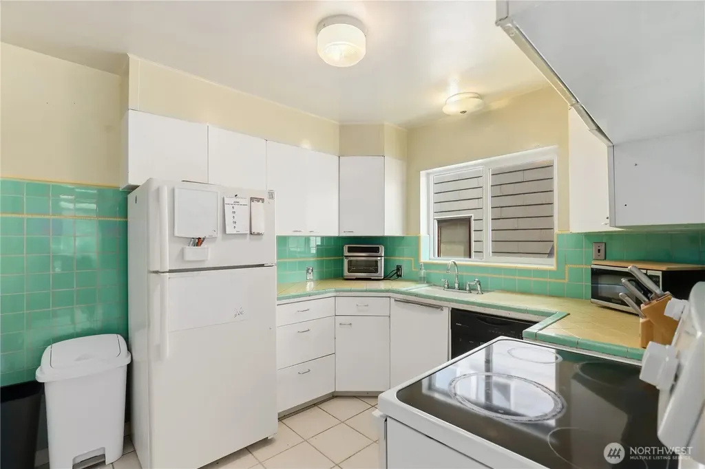 305 S 35th Street Tacoma WA 98418