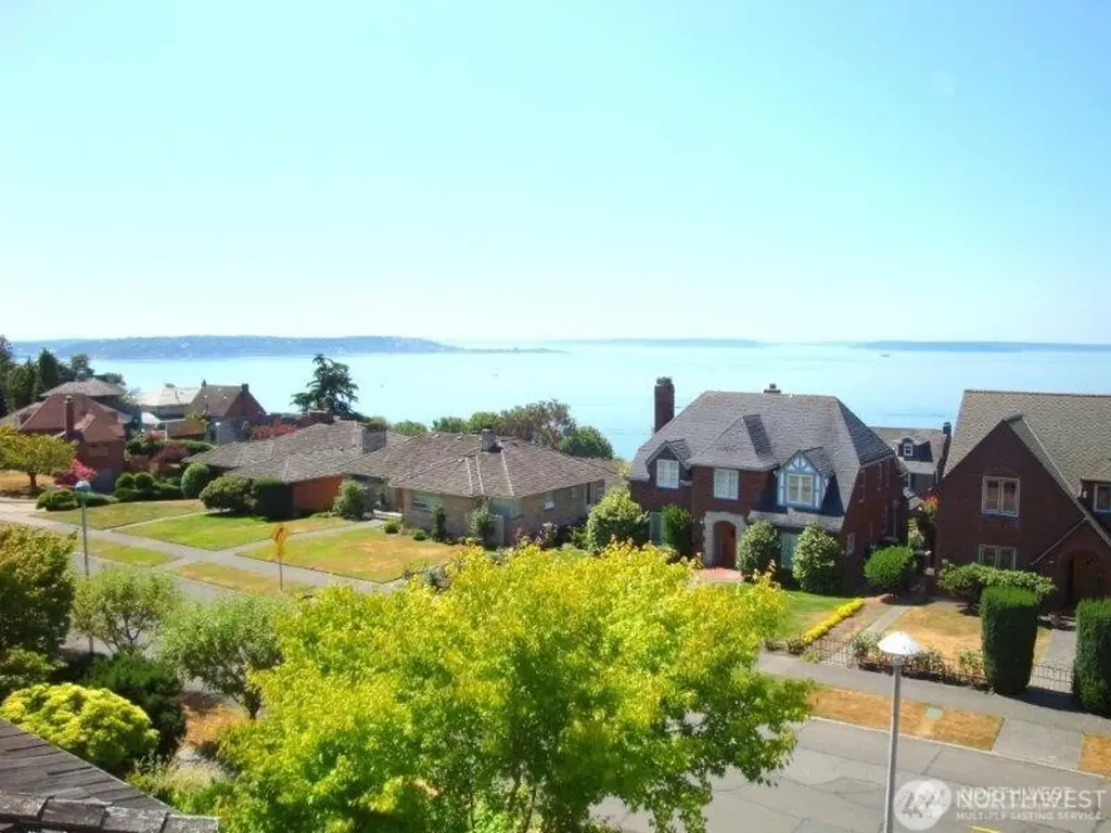 2320 W Viewmont Way W Seattle WA 98199