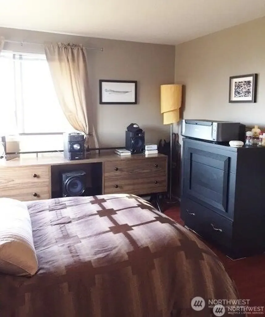 2320 W Viewmont Way W Seattle WA 98199