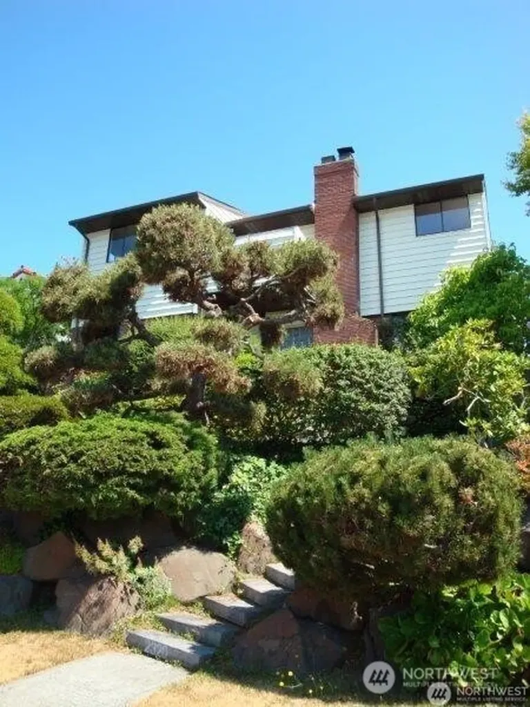2320 W Viewmont Way W Seattle WA 98199