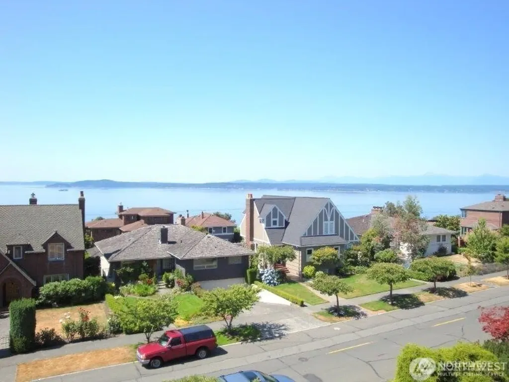 2320 W Viewmont Way W Seattle WA 98199