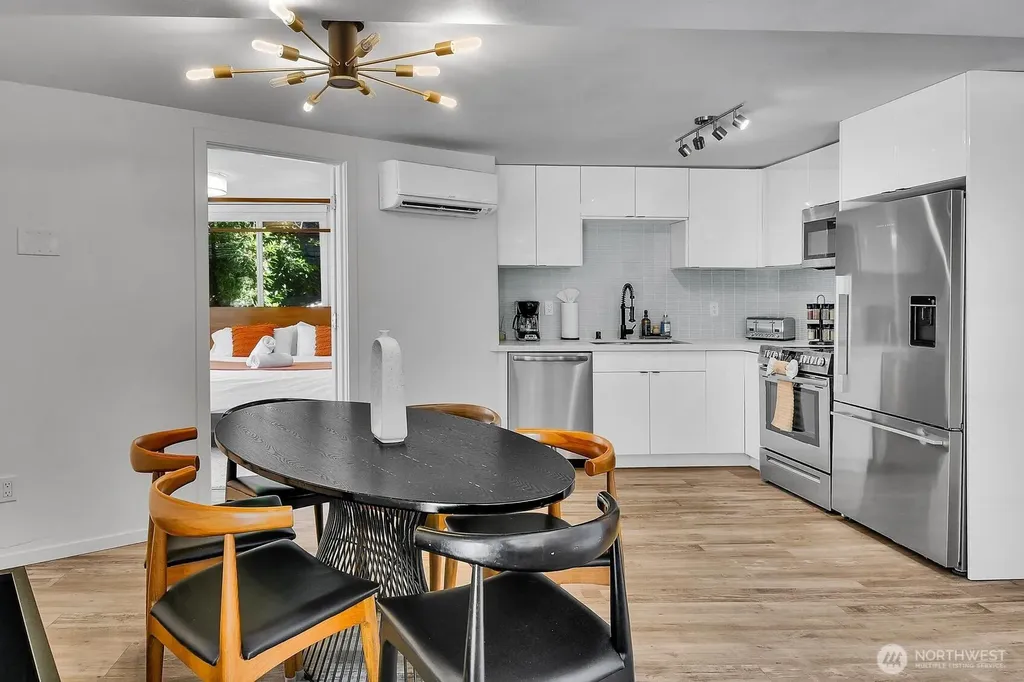1115 8th Avenue W Seattle WA 98119