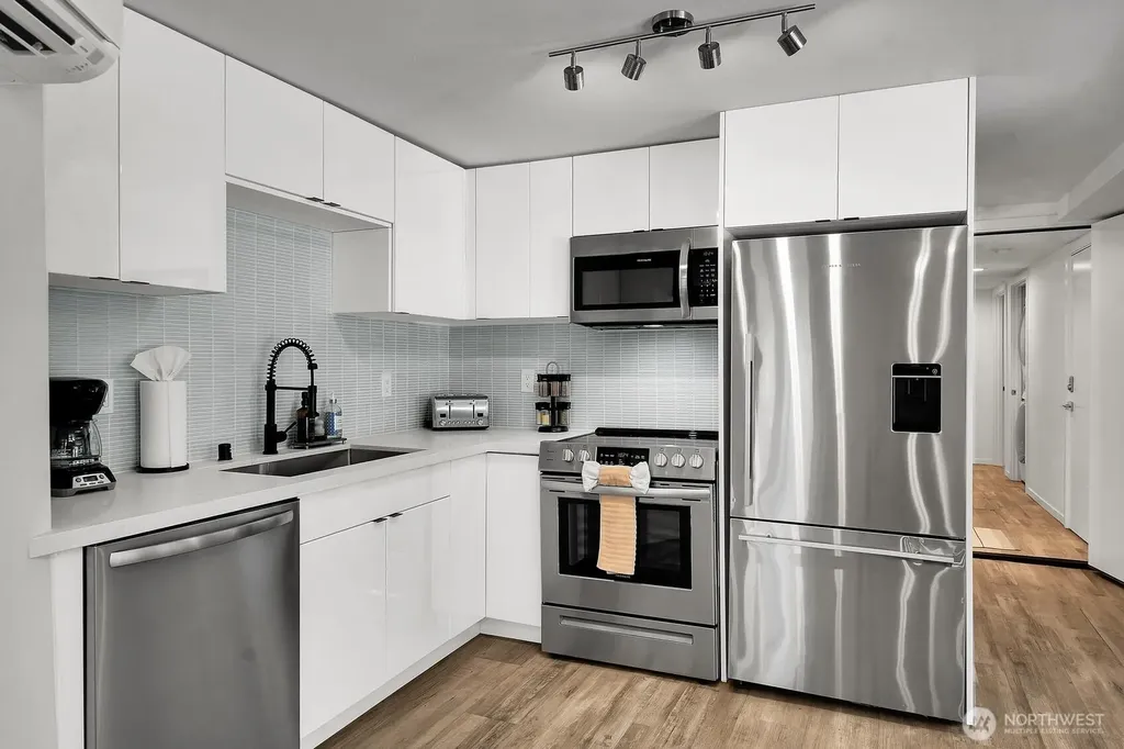 1115 8th Avenue W Seattle WA 98119