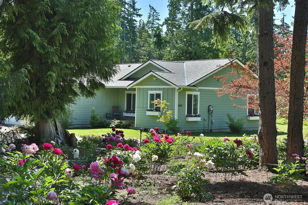 6545 Cultus Bay Road Clinton WA 98236