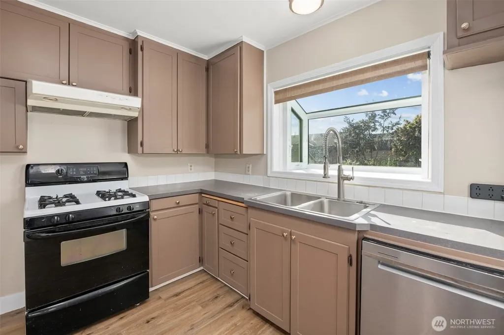 616 7th Street Hoquiam WA 98550
